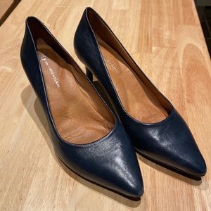 Antonio Melani Navy Leather Kitten Heels Size 7.5